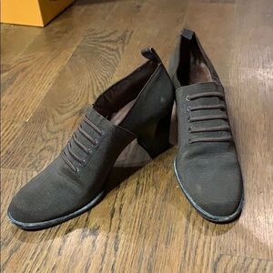 Luc Berjen brown stretch heels size 8.5